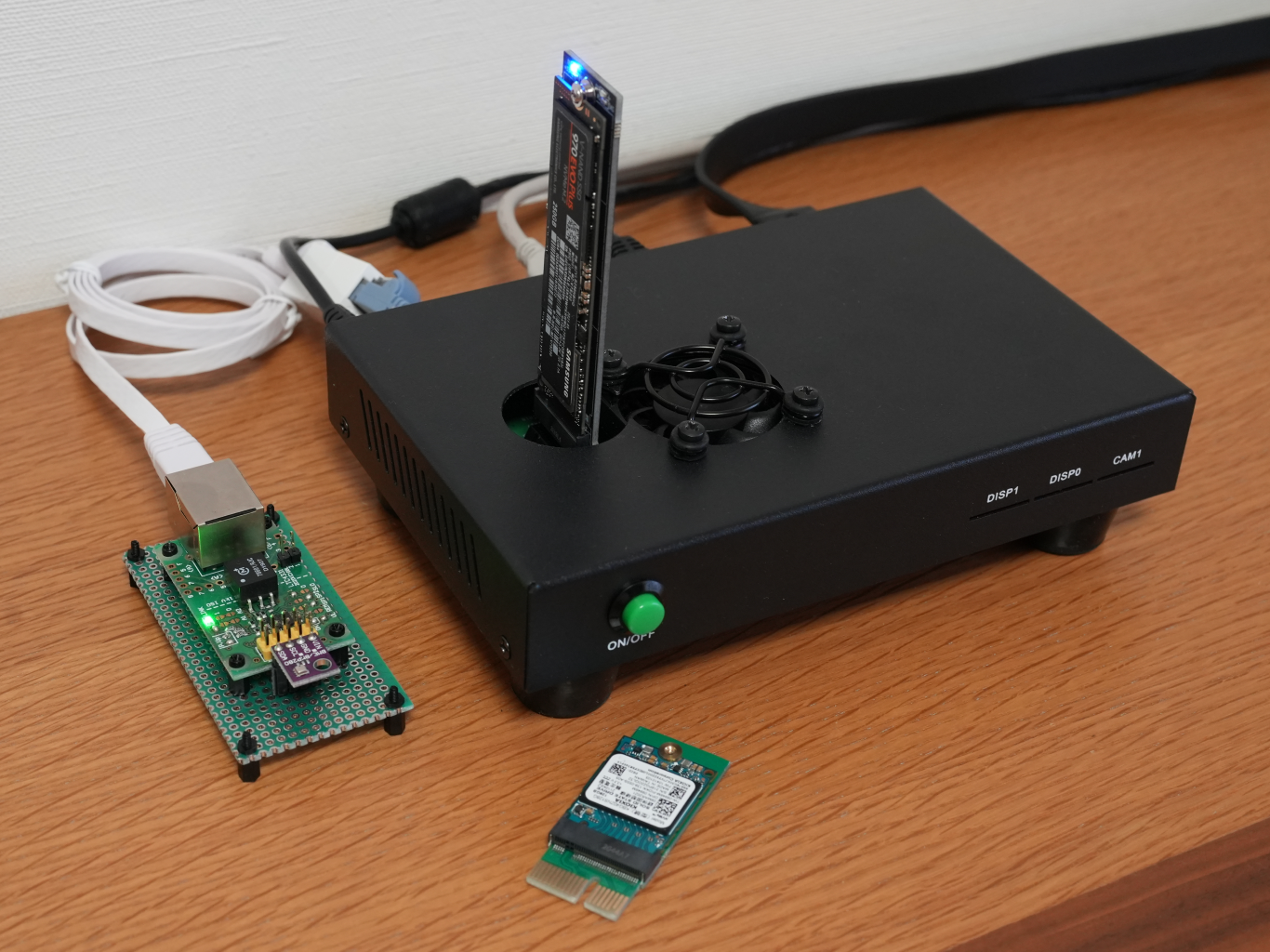 ケース天板に開けた2つの開口部