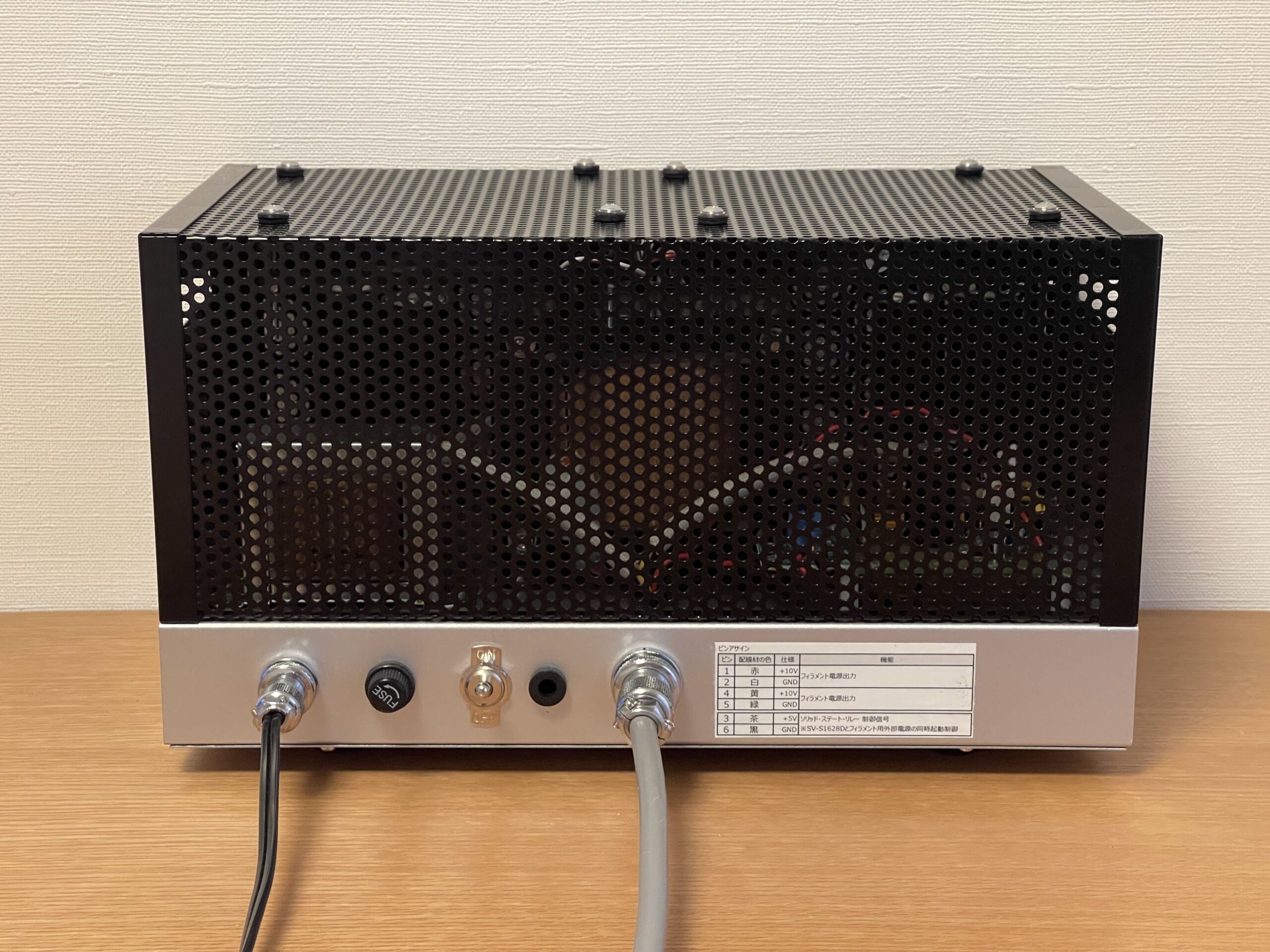 ネジ込み型コネクタでSV-S1628Dとケーブル接続