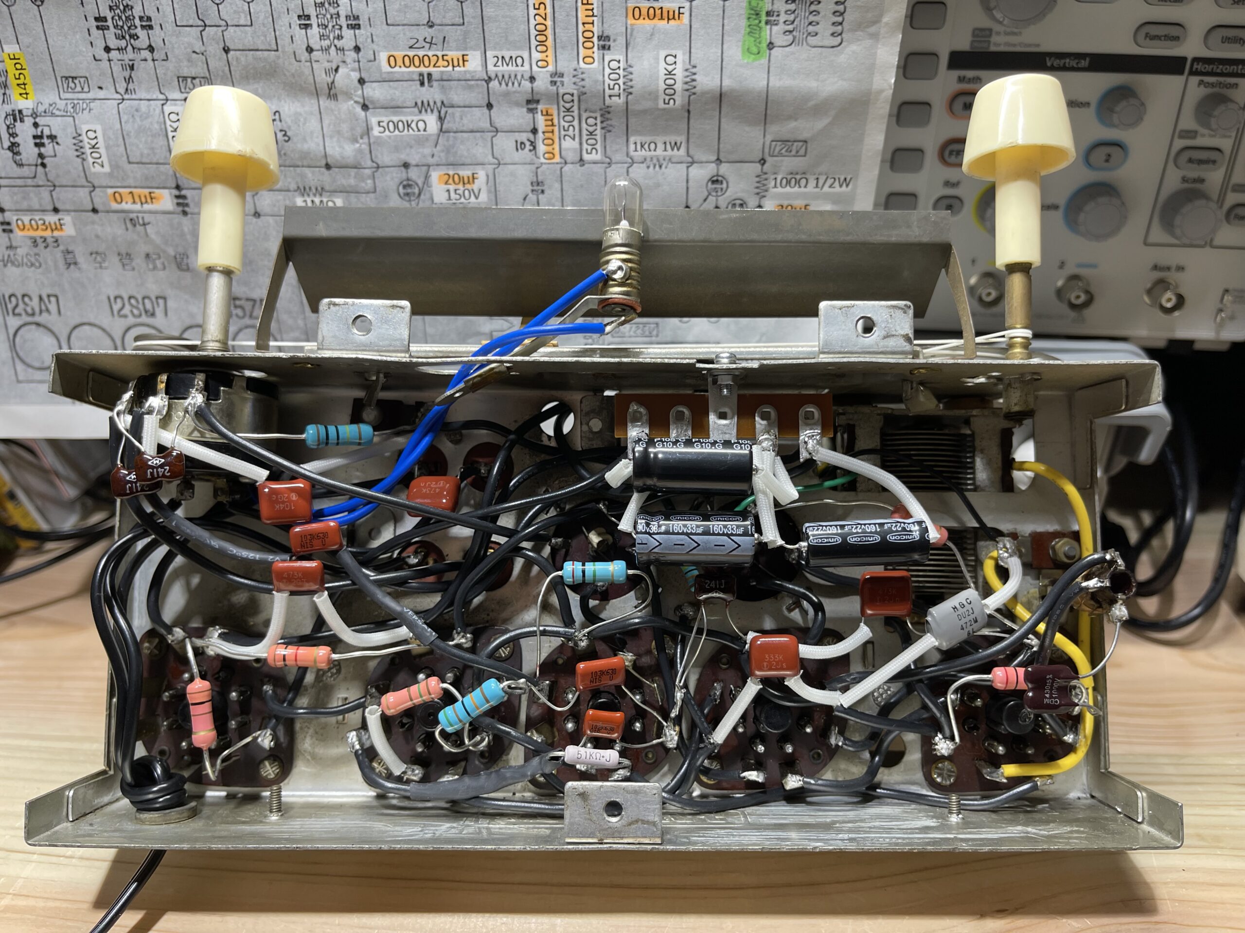 部品交換後のシャーシ内部