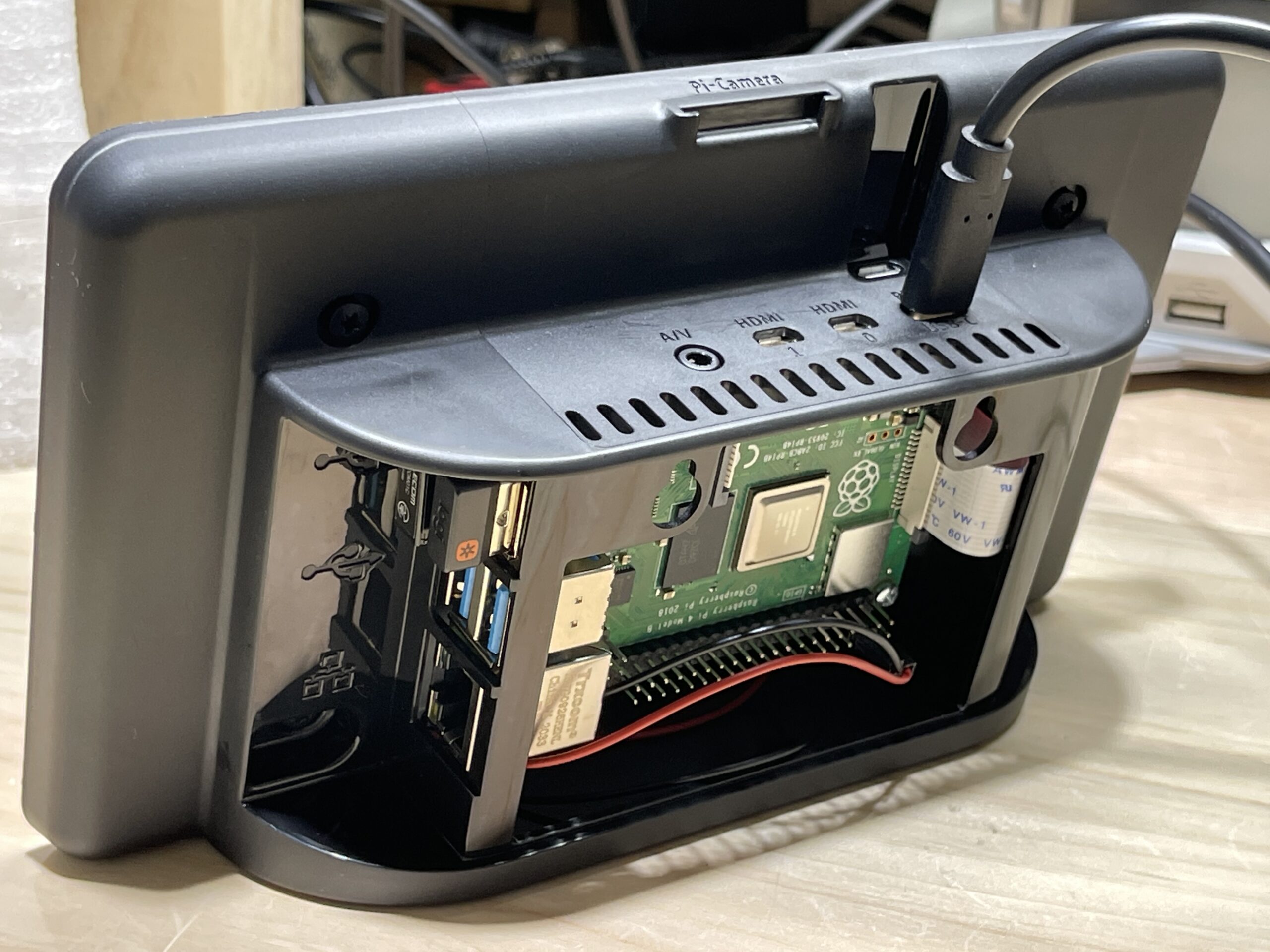 ラズパイ4Bと7インチ液晶ディスプレイ