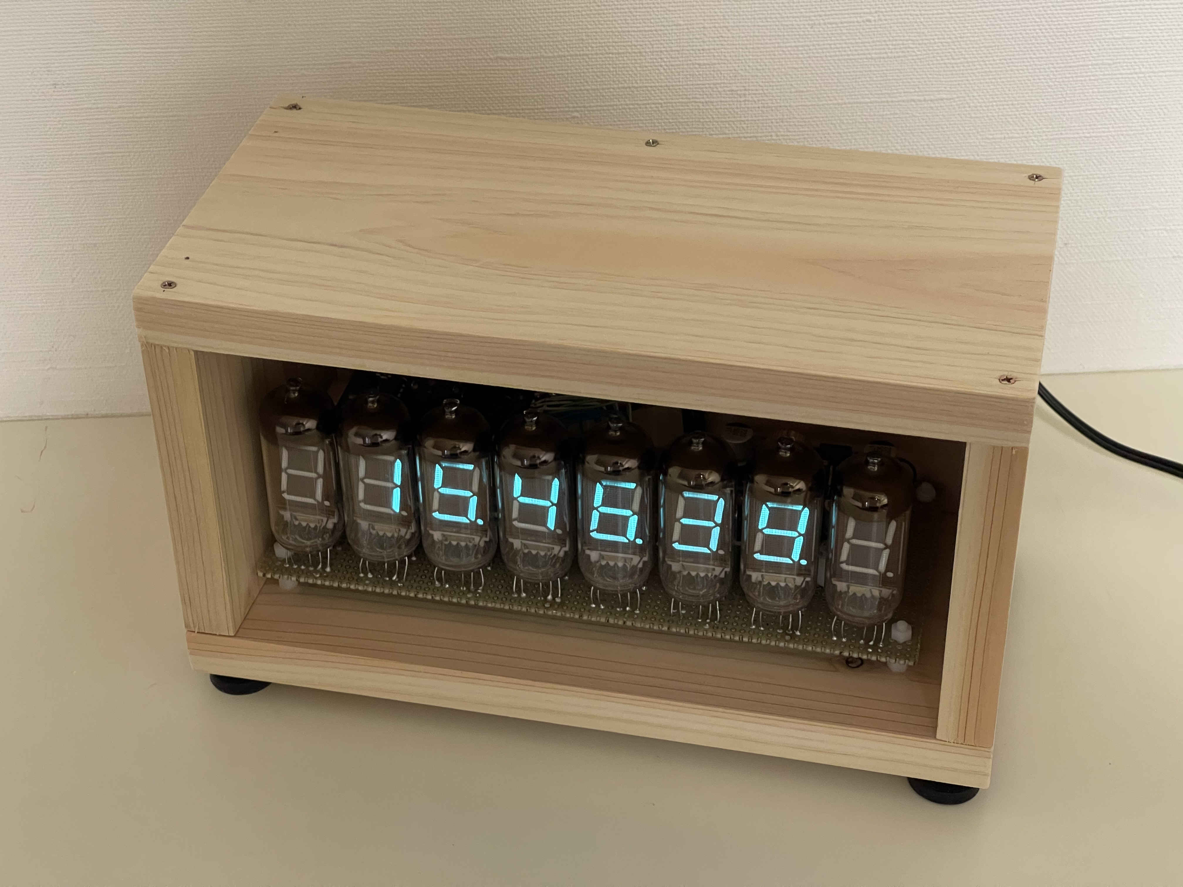 時計表示モードで点灯