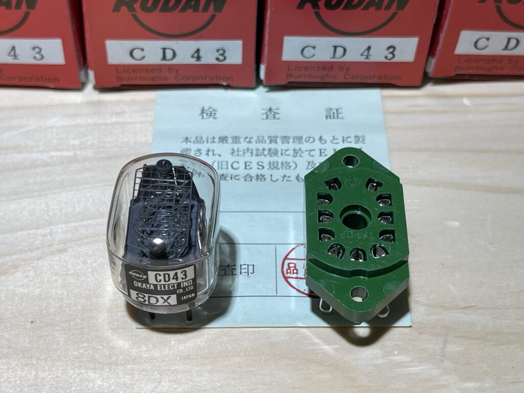 岡谷電機産業製の国産ニキシー管 「CD43」のパッケージ