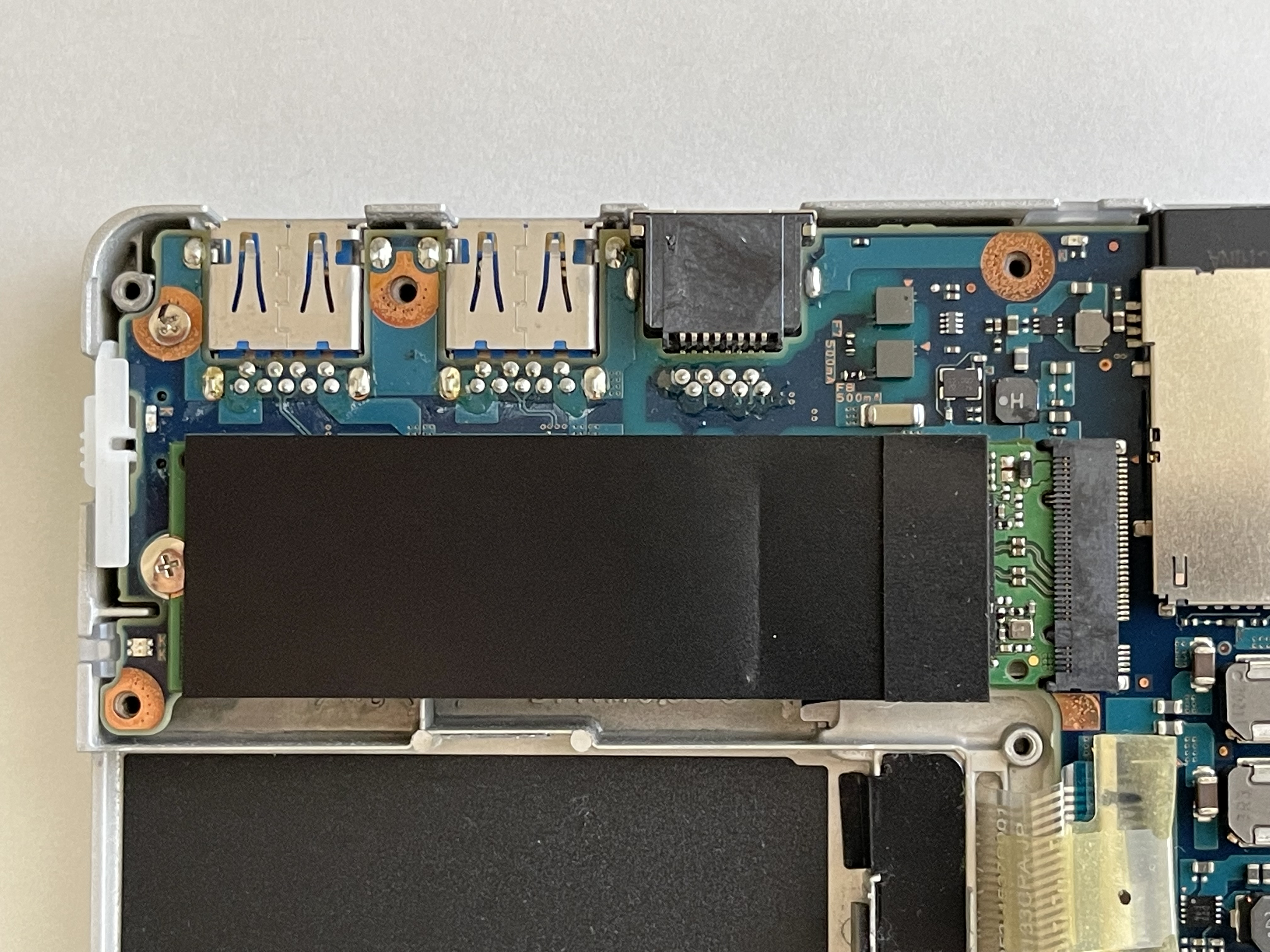 交換後のSSD:1TBのM.2 SATA III SSD(2280)